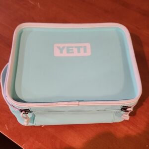 YETI Daytrip Lunch Box, Aquifer Blue (Hard To Find Shade)